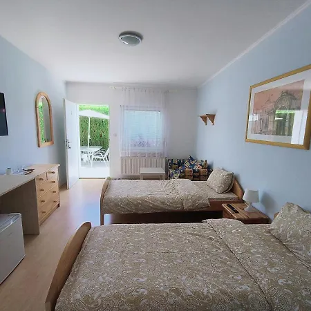 Cozy Guestrooms With Garden 招待所 *