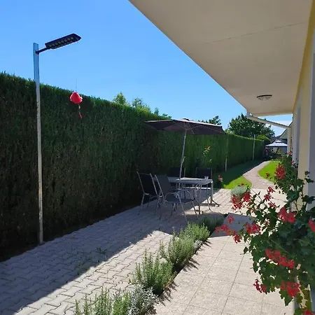 Cozy Guestrooms With Garden 招待所 布拉迪斯拉发