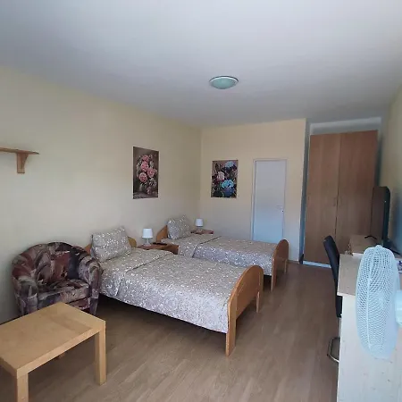 ゲストハウス Cozy Guestrooms With Garden ブラチスラヴァ